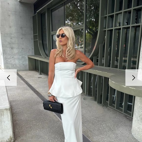 Elegant White Strapless Dress - Picture 1 of 4